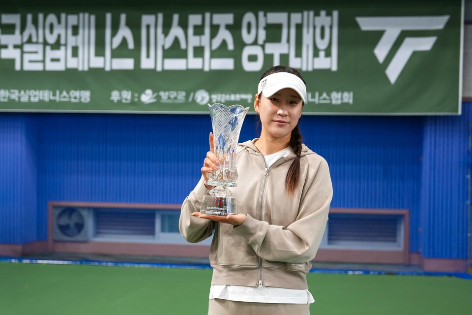 [실업마스터즈] 신우빈 김채리가 단식 우승하며 웃으며 시즌 피날레 - 뉴스 썸네일 이미지