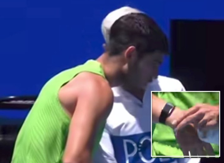 호주오픈에서 피트니스 트래커(WHOOP) 착용 논쟁에 언급된 카를로스 알카라스 관련 이미지