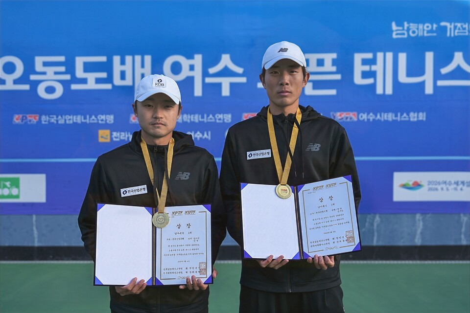 [여수오픈]강구건-안석·김나리-정효주 복식 챔피언 등극 - 뉴스 썸네일 이미지