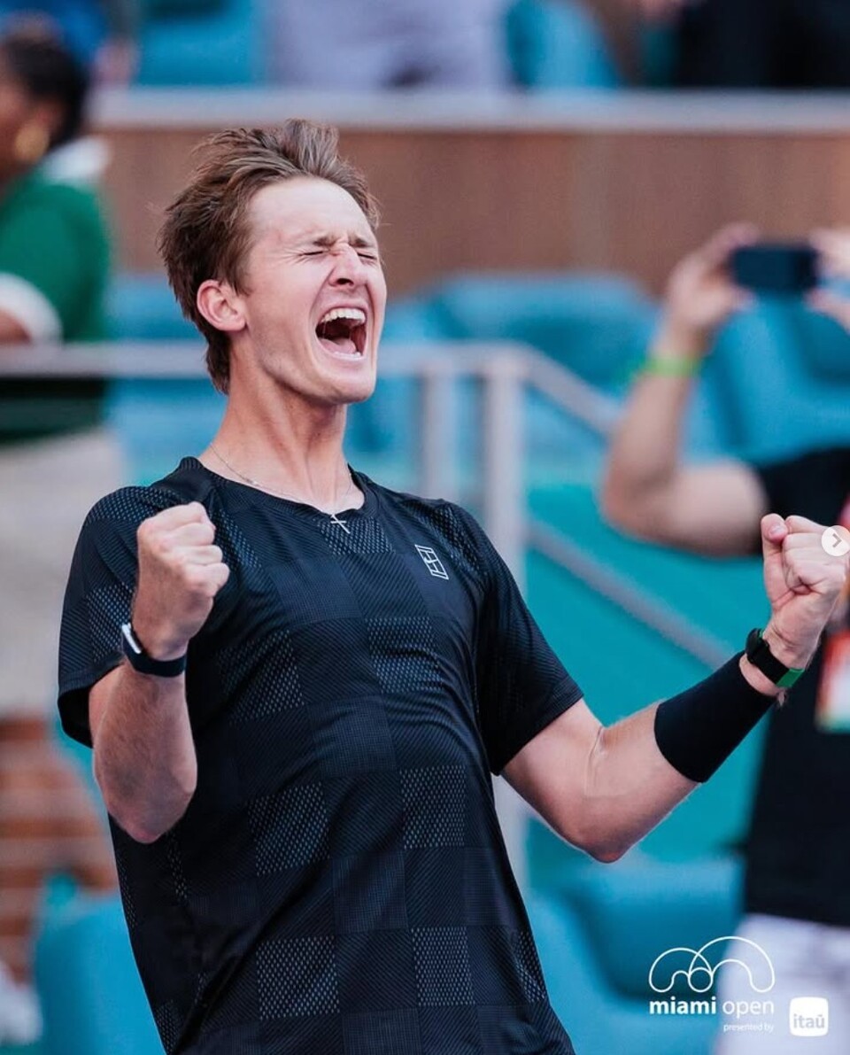 승리 후 환호하는 세바스티안 코르다